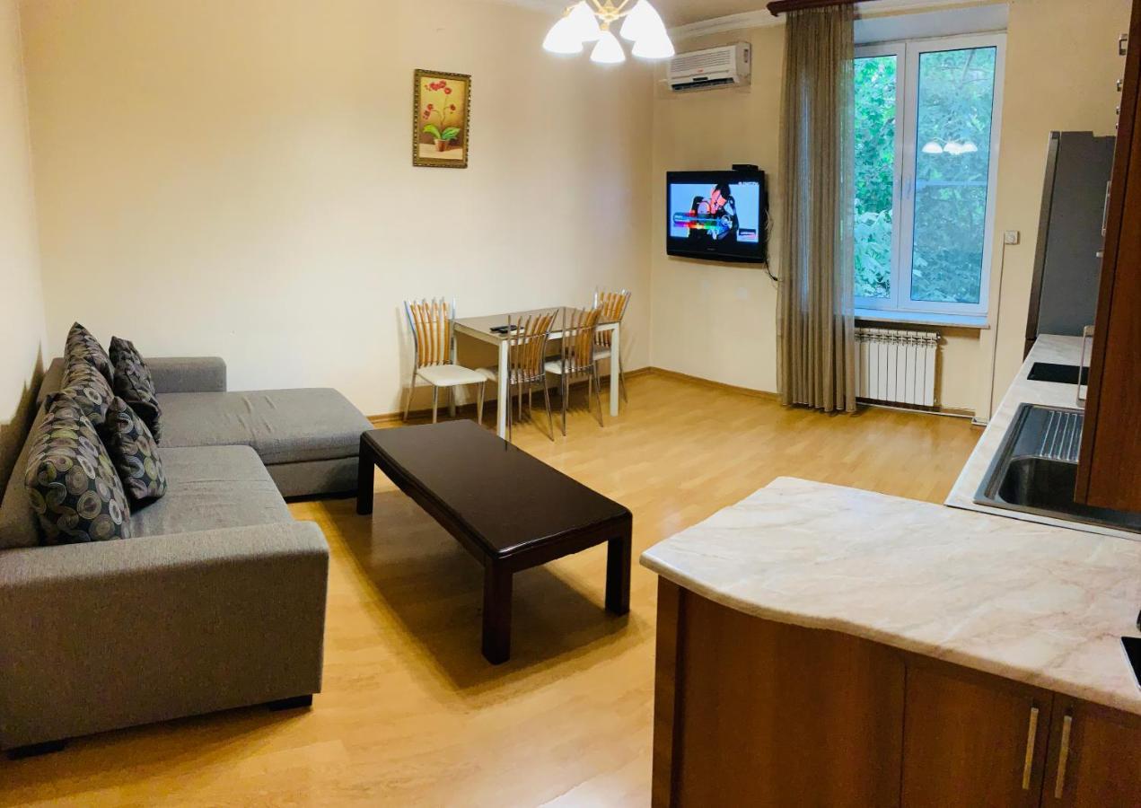 City Center Apartment On Sayat Nova Street Jerevan Eksteriør billede