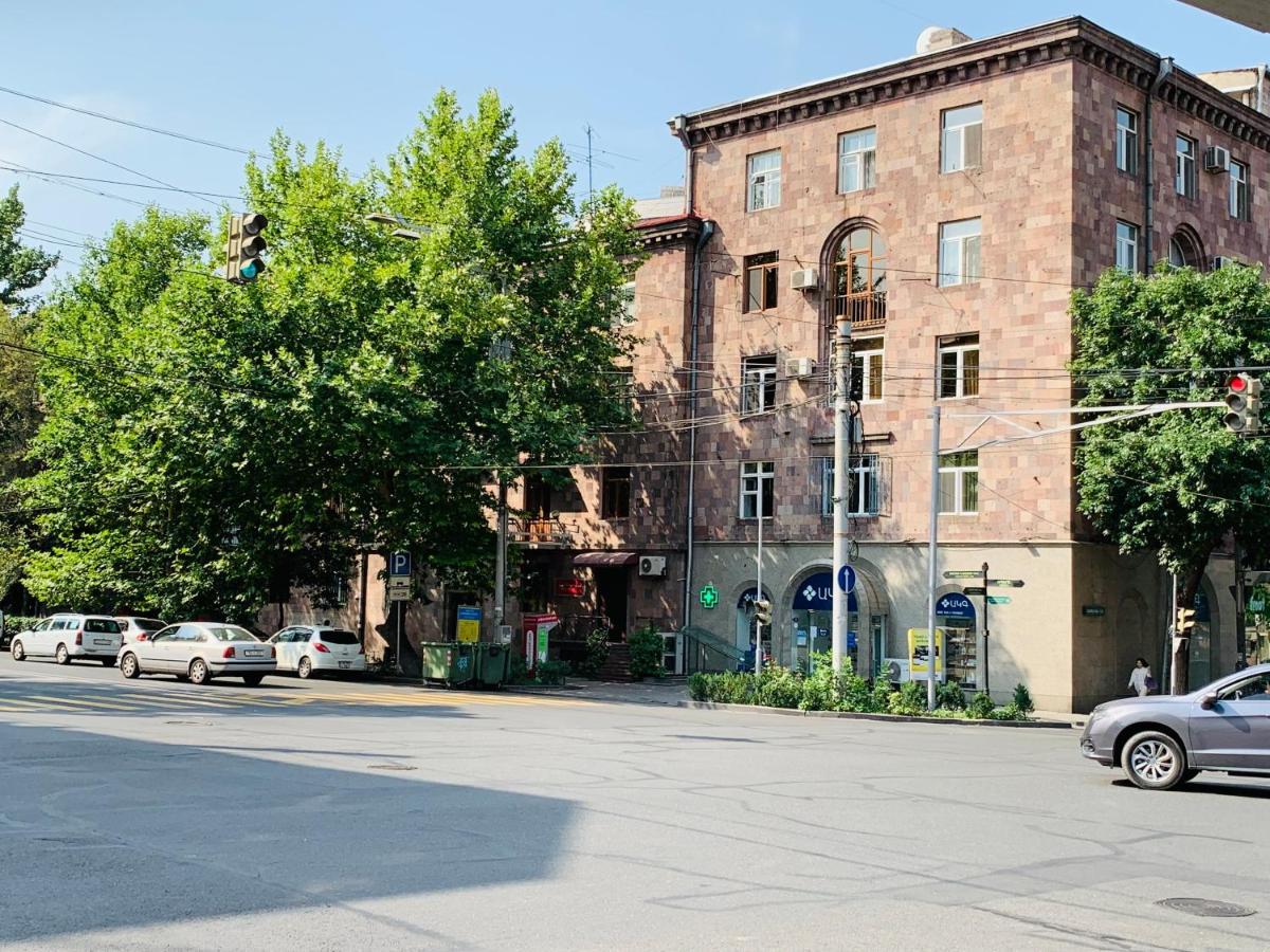City Center Apartment On Sayat Nova Street Jerevan Eksteriør billede