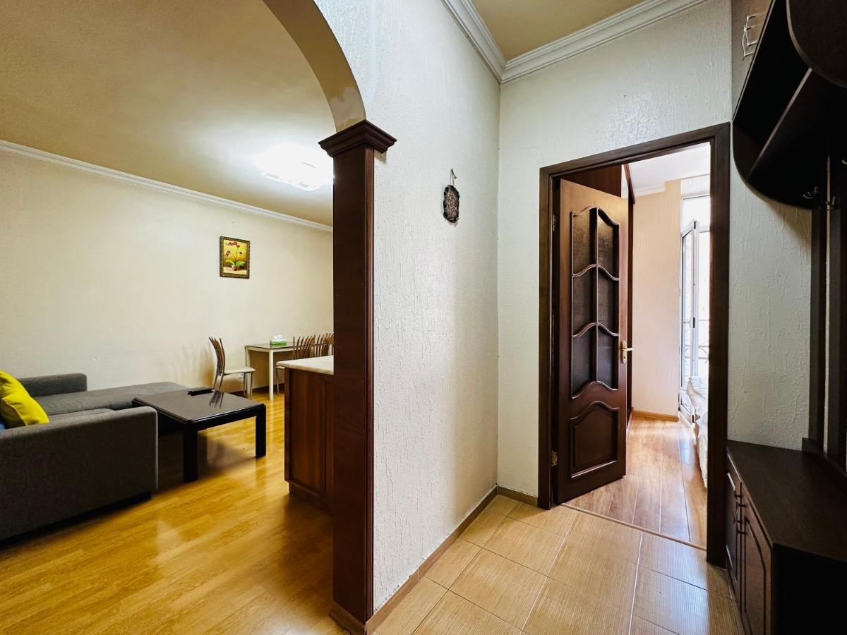City Center Apartment On Sayat Nova Street Jerevan Eksteriør billede